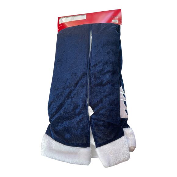 At Home New Blue Velvet White Santa's Sleigh Reindeer Tree Skirt 48" Diameter - Picture 4 of 5